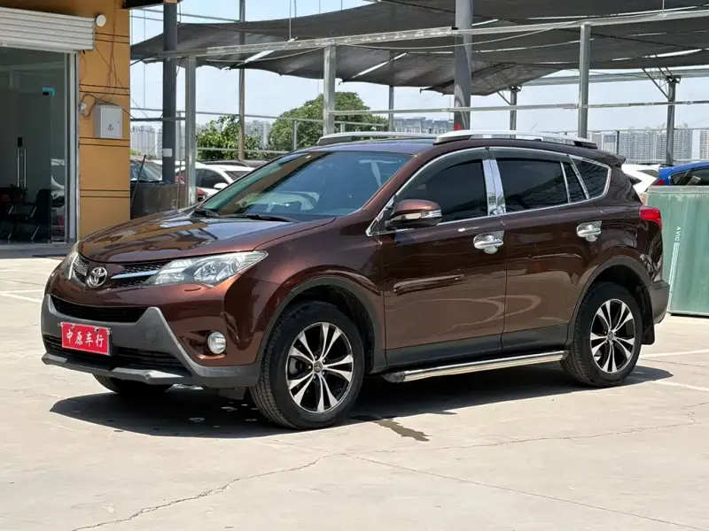 Toyota RAV4, 2015 — фото 1