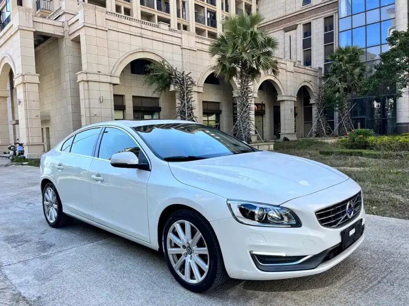 Volvo S60 PHEV, 2015