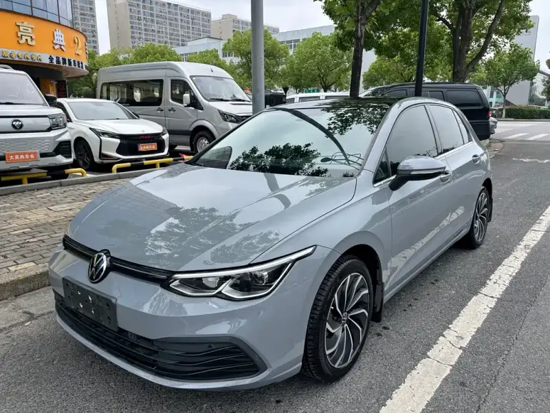 Volkswagen Golf, 2022