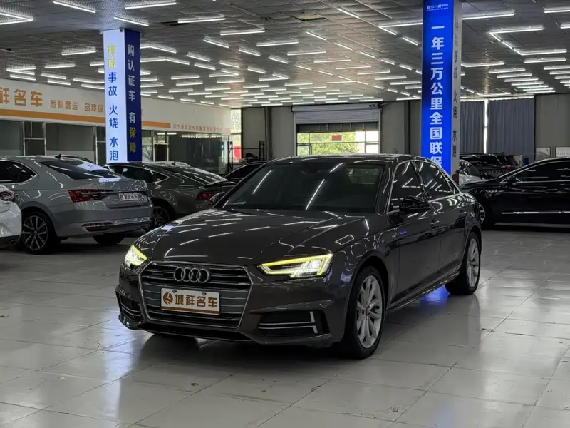 Audi A4L, 2018 — фото 1