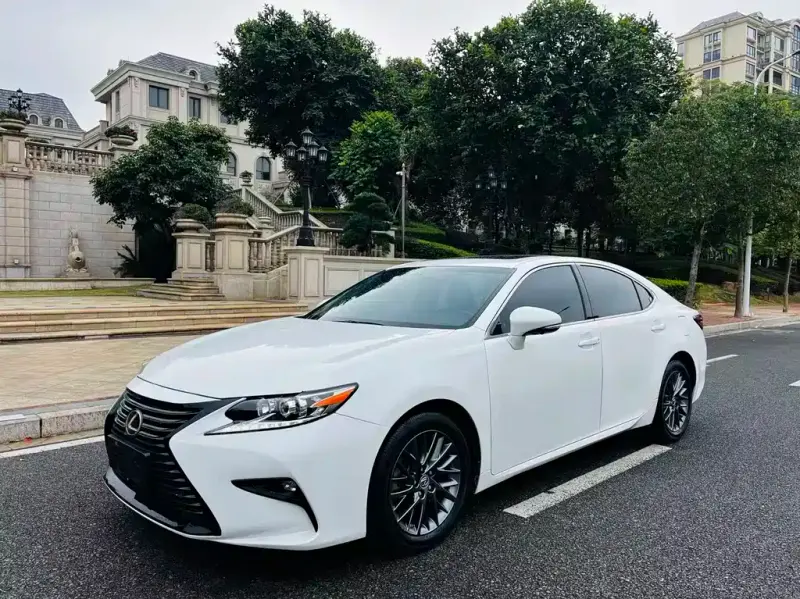 Lexus ES, 2018 — фото 1
