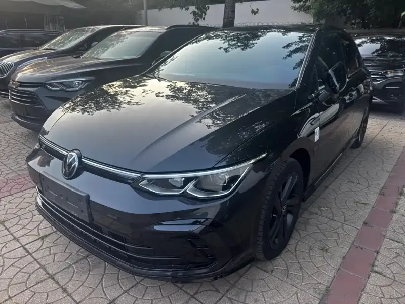 Volkswagen Golf, 2024