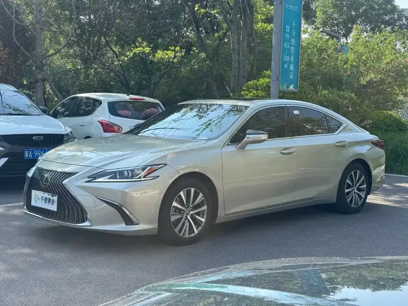 Lexus ES, 2019 — фото 1