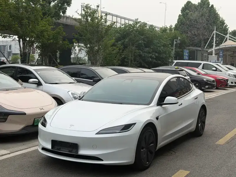 Tesla Model 3, 2024