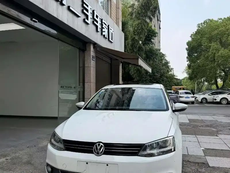 Volkswagen Sagitar, 2013
