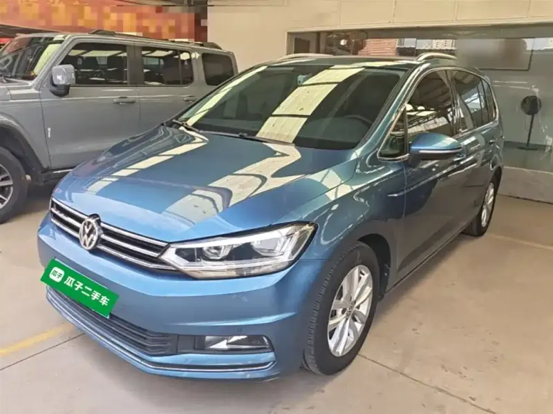 Volkswagen Touran, 2017 — фото 1