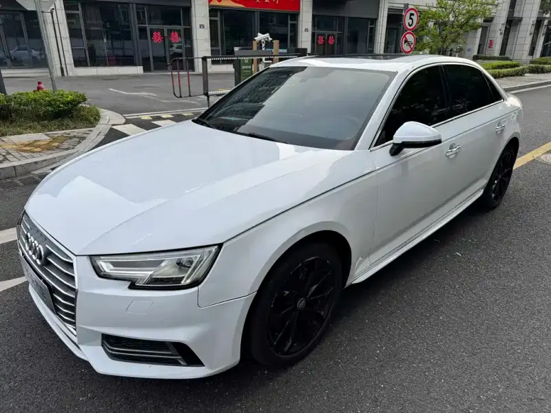 Audi A4L, 2018 — фото 1