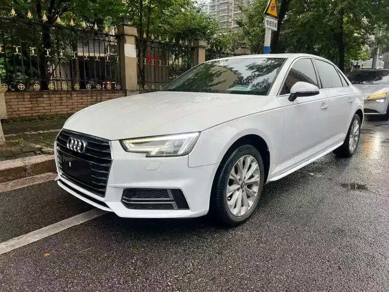 Audi A4L, 2019 — фото 1