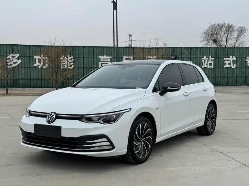 Volkswagen Golf, 2024