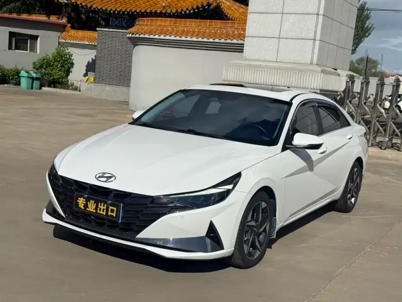 Hyundai Elantra, 2023 — фото 1