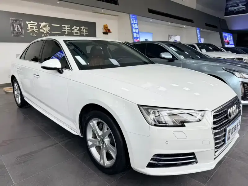 Audi A4L, 2018 — фото 1