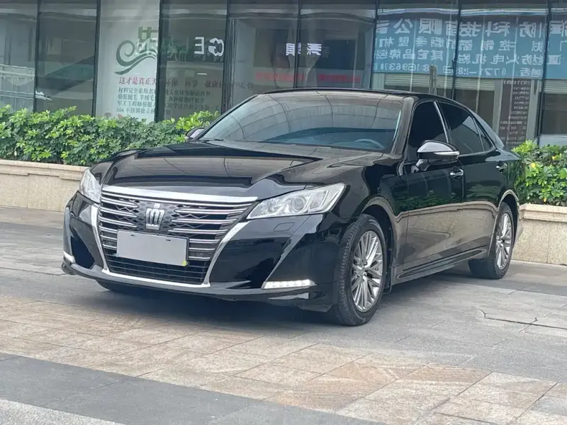 Toyota Crown, 2018 — фото 1