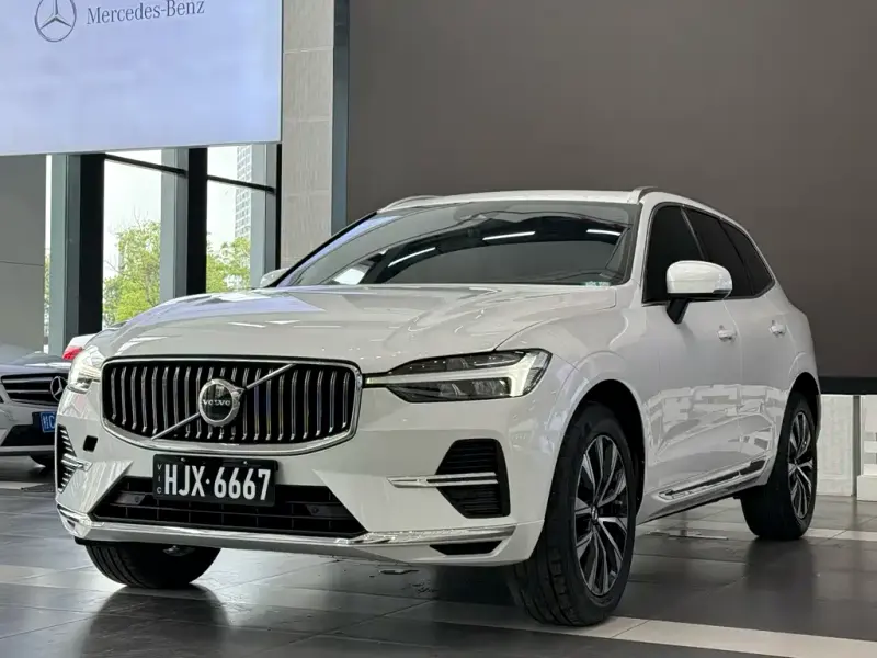 Volvo XC60, 2022 — фото 1