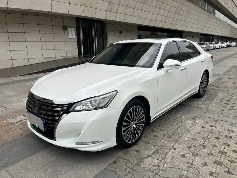 Toyota Crown, 2018 — фото 1