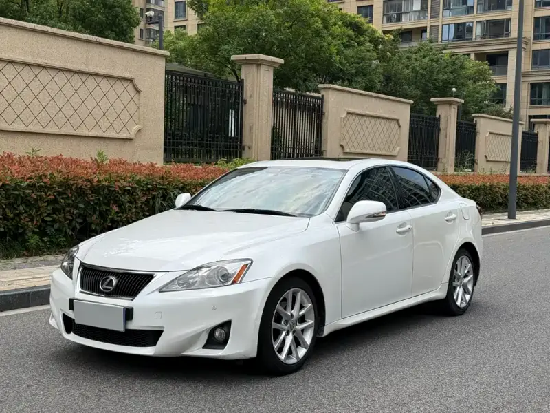 Lexus IS, 2012