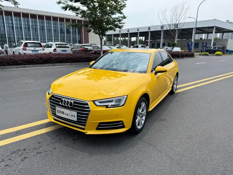 Audi A4L, 2018 — фото 1