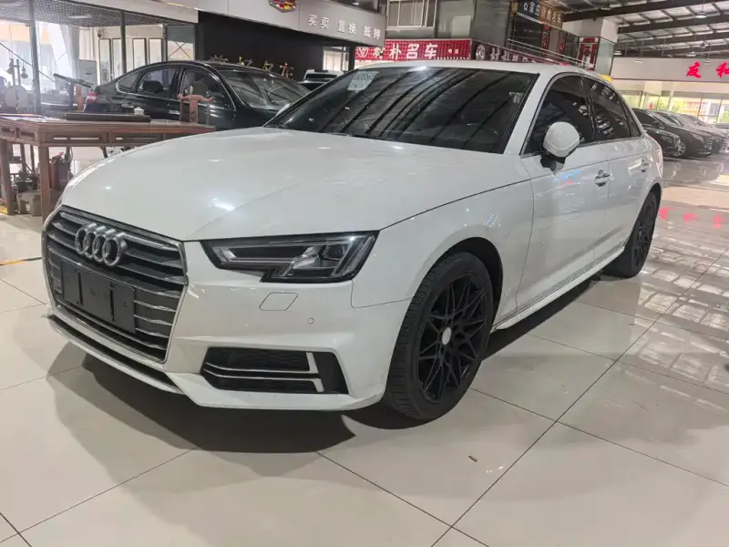 Audi A4L, 2018 — фото 1
