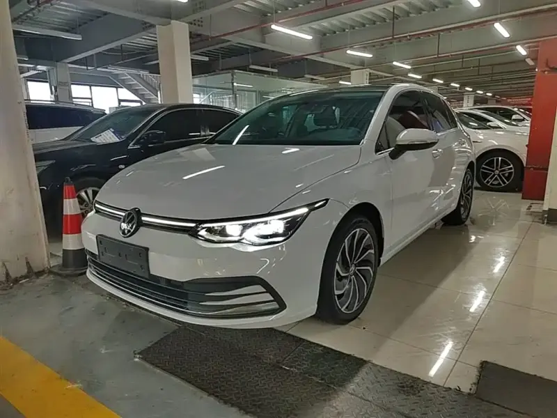 Volkswagen Golf, 2024