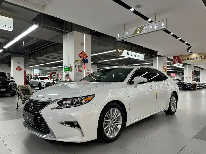 Lexus ES, 2018 — фото 1