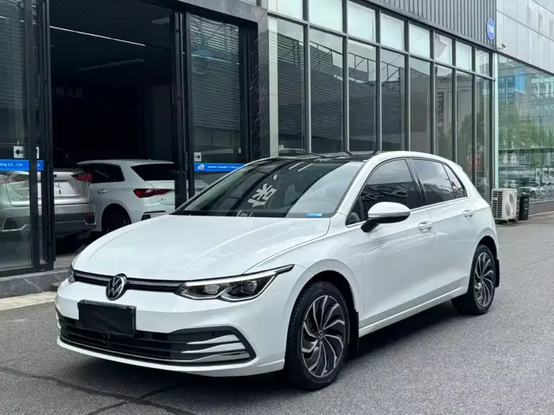 Volkswagen Golf, 2023