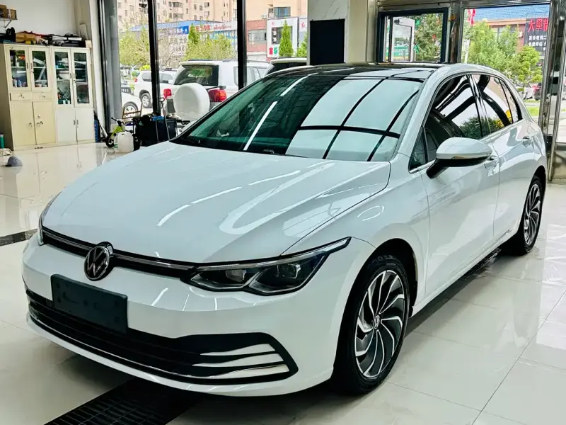 Volkswagen Golf, 2023