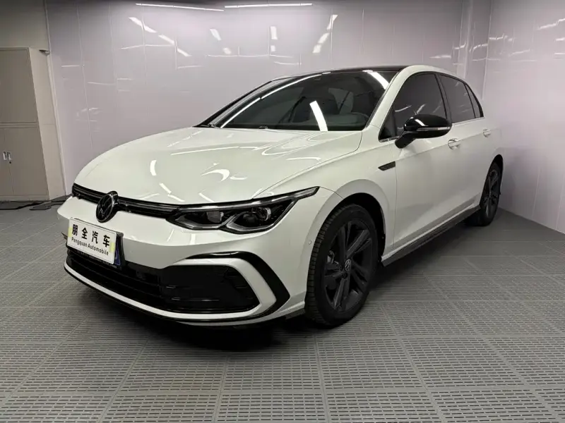 Volkswagen Golf, 2022