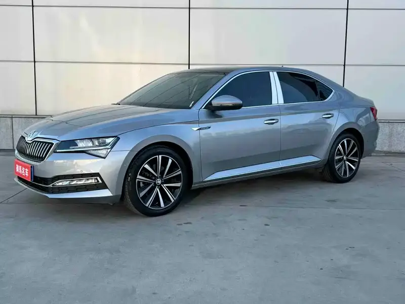 Skoda Superb, 2023 — фото 1