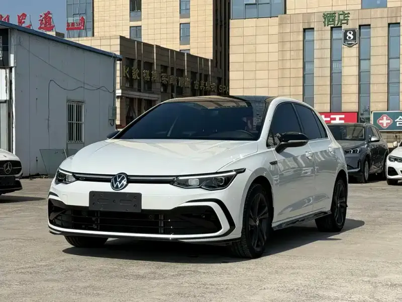 Volkswagen Golf, 2022