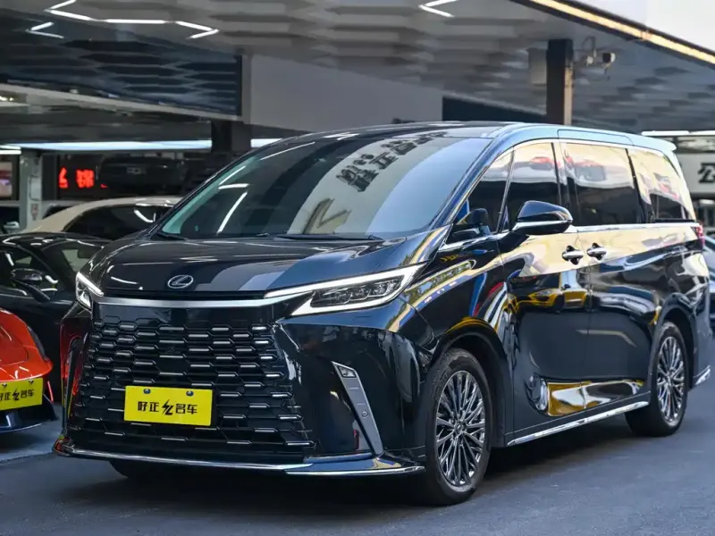 Lexus LM, 2024