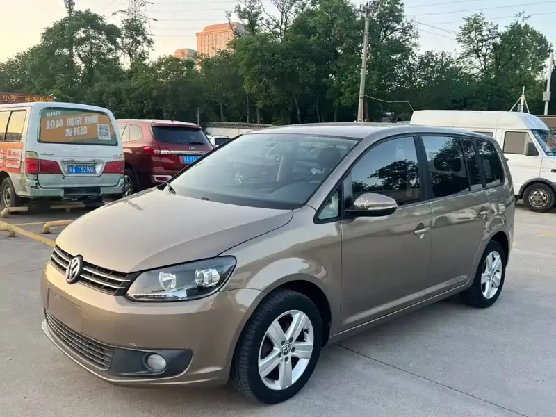 Volkswagen Touran, 2015 — фото 1