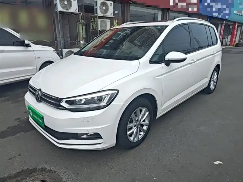 Volkswagen Touran, 2017 — фото 1
