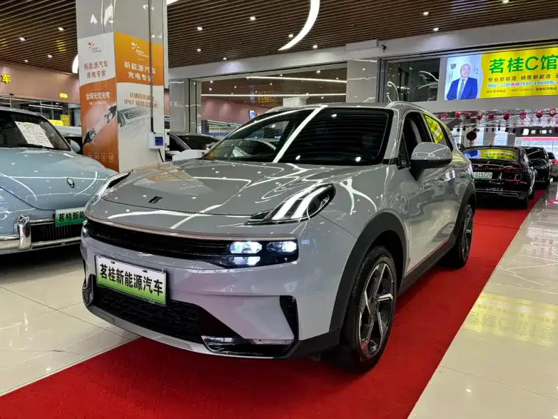 Lynk & Co 06 EM-P, 2022 — фото 1