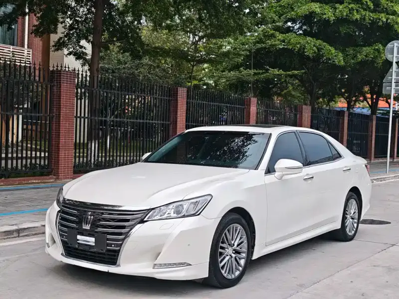 Toyota Crown, 2017 — фото 1