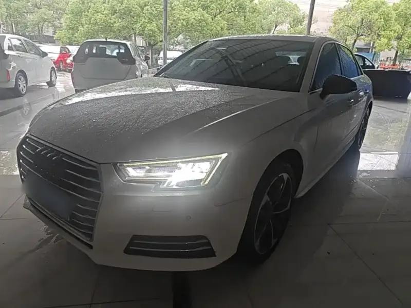 Audi A4L, 2018 — фото 1
