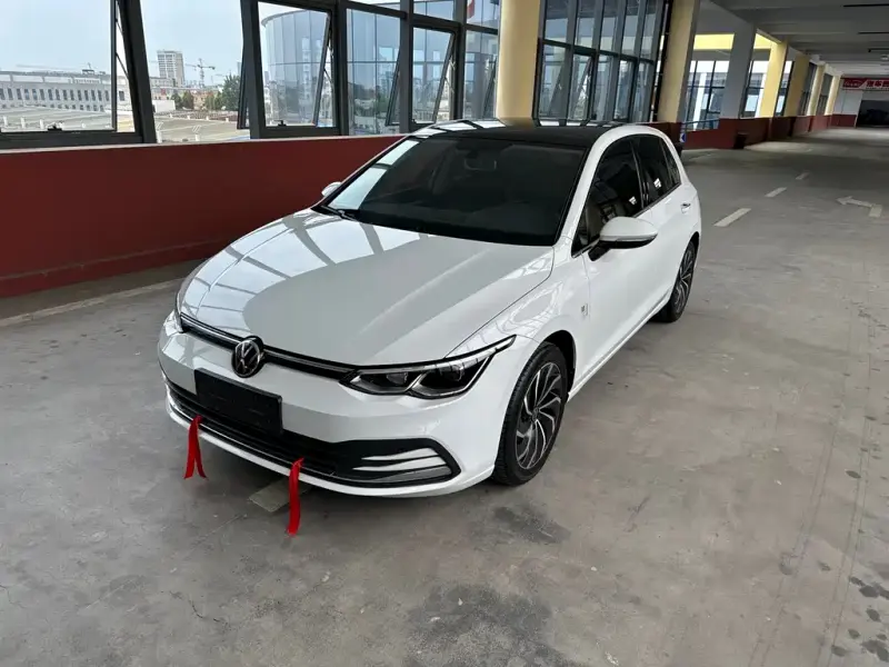 Volkswagen Golf, 2022
