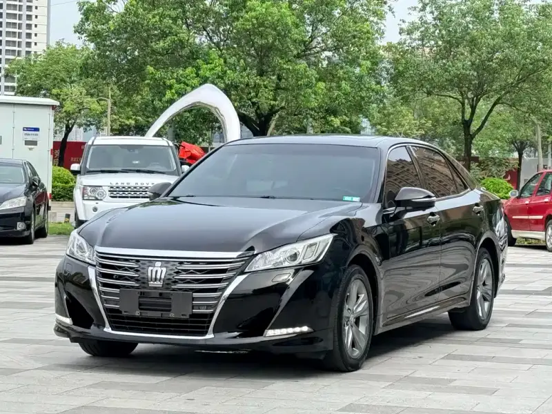 Toyota Crown, 2018 — фото 1