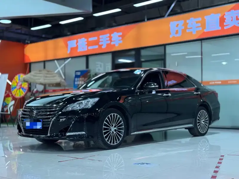 Toyota Crown, 2019 — фото 1