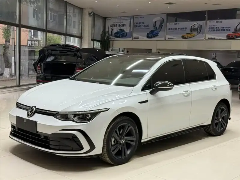 Volkswagen Golf, 2024