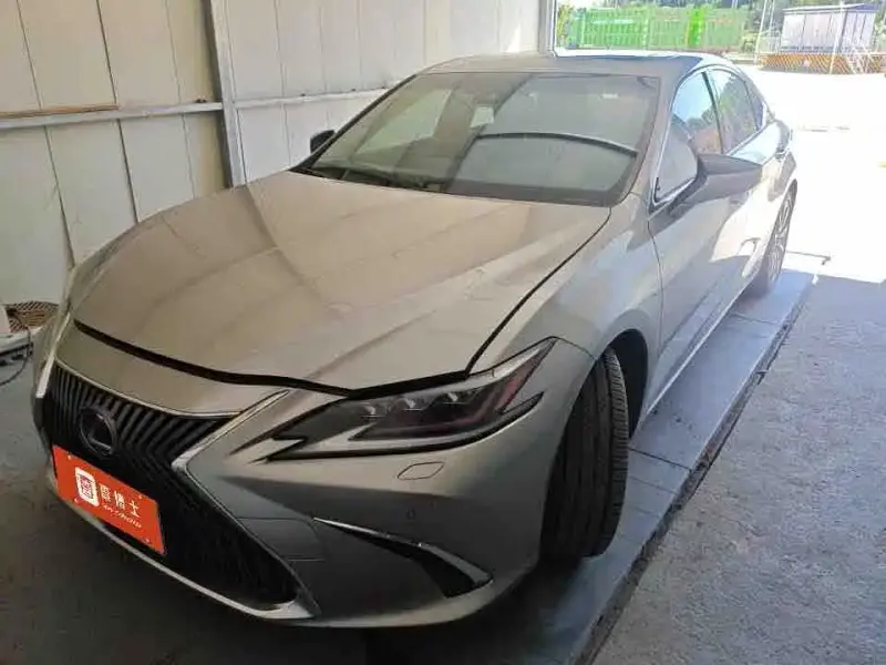Lexus ES, 2021