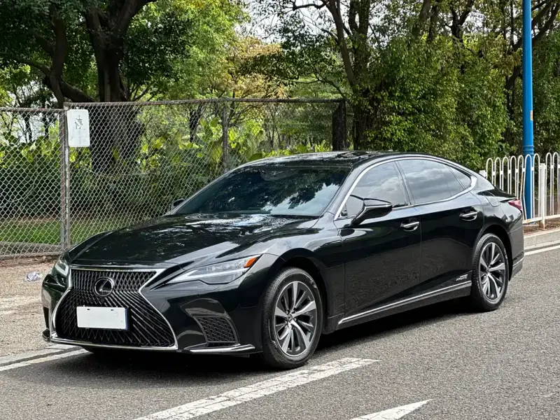 Lexus LS, 2022