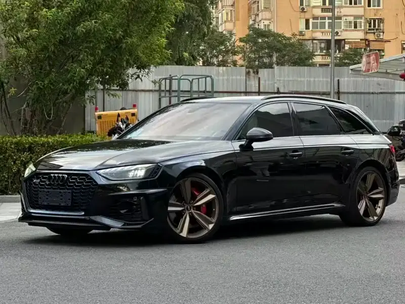 Audi RS 4, 2023