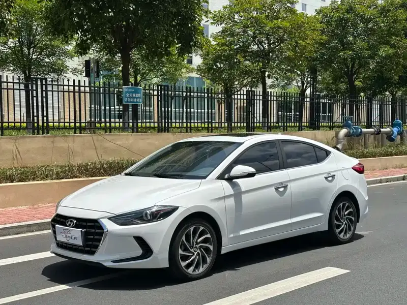 Hyundai Elantra, 2020 — фото 1