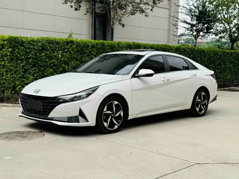 Hyundai Elantra, 2022 — фото 1