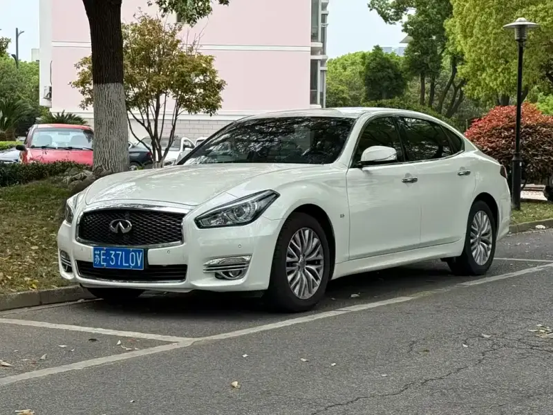 Infiniti Q70, 2016 — фото 1