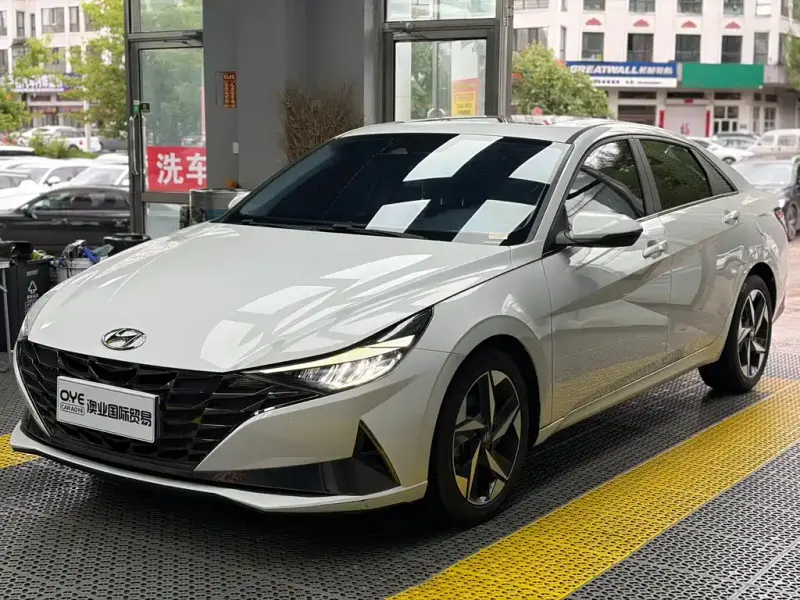 Hyundai Elantra, 2022 — фото 1