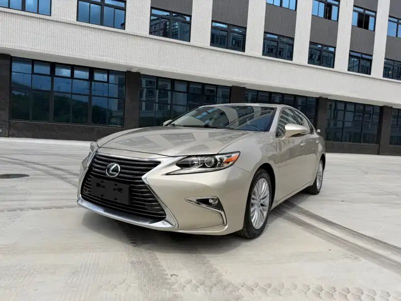 Lexus ES, 2015 — фото 1