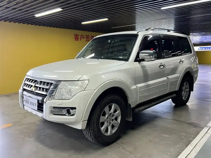 Mitsubishi Pajero (Import), 2015 — фото 1