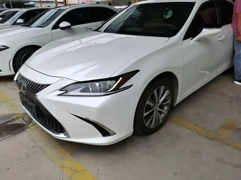 Lexus ES, 2019