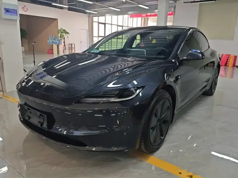 Tesla Model 3, 2025