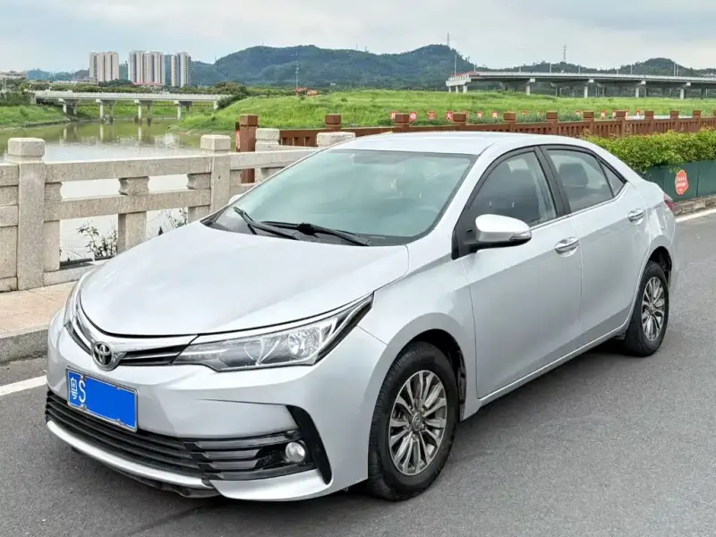 Toyota Corolla, 2018 — фото 1